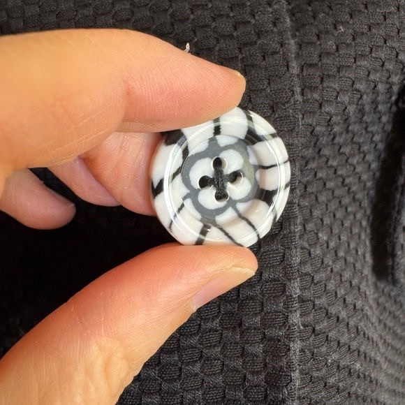 Elegant Black Women's Blazer - Picture 4 of 4